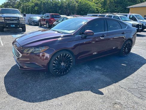 Used 2018 Ford Fusion SE w/ Fusion SE Technology Package FWD image 5
