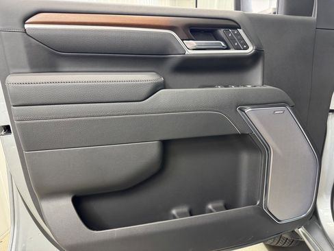 Used 2025 GMC Sierra 3500 Denali w/ Denali Reserve Package image 9