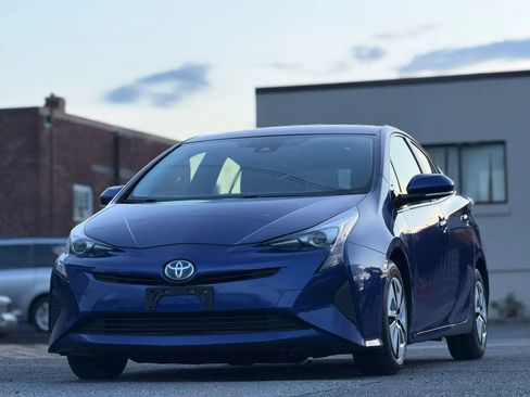 Used 2017 Toyota Prius Three w/ Carpet Mat Package FWD image 1
