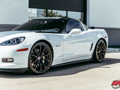 Used 2013 Chevrolet Corvette Z06 w/ 3LZ Preferred Equipment Group RWD image 45