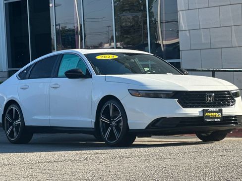 Used 2024 Honda Accord Sport image 2