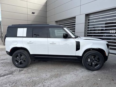 New 2026 Land Rover Defender 110 X-Dynamic SE image 7