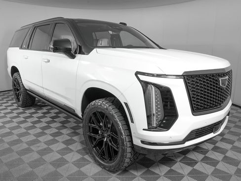 Used 2026 Cadillac Escalade ESV Platinum Sport w/ LPO, ONYX Package AWD/4WD image 3