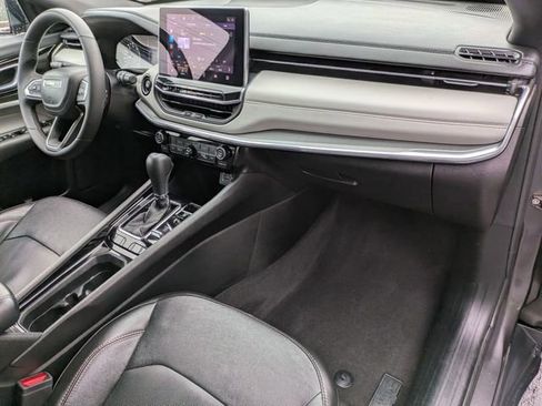 Used 2023 Jeep Compass Limited image 29