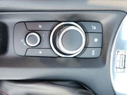 Used 2018 MAZDA MX-5 Miata Club image 29