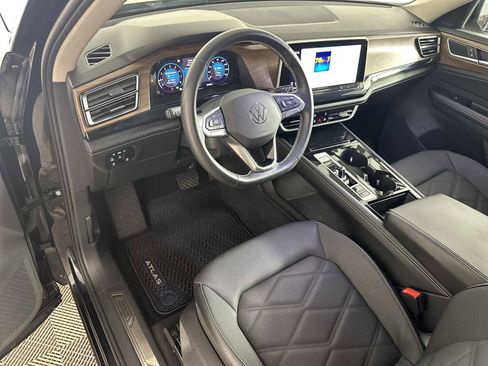 Used 2024 Volkswagen Atlas SE image 10