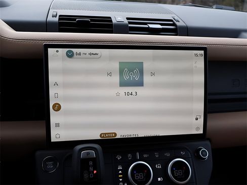 New 2026 Land Rover Defender 110 S image 21