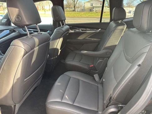 Used 2025 Cadillac XT6 Premium Luxury image 15