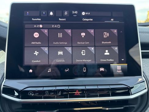 Certified 2023 Jeep Compass Latitude image 24