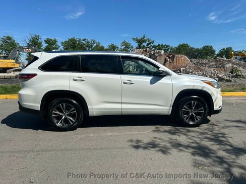Used 2016 Toyota Highlander XLE AWD/4WD image 8