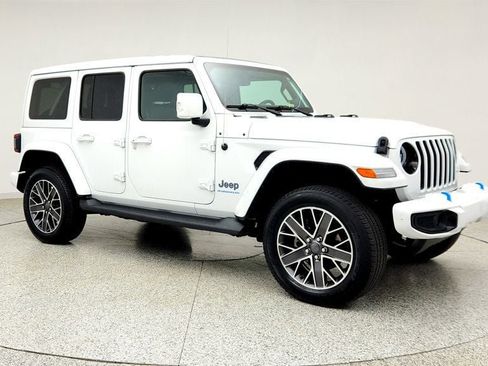 Used 2023 Jeep Wrangler Unlimited Sahara AWD/4WD image 3
