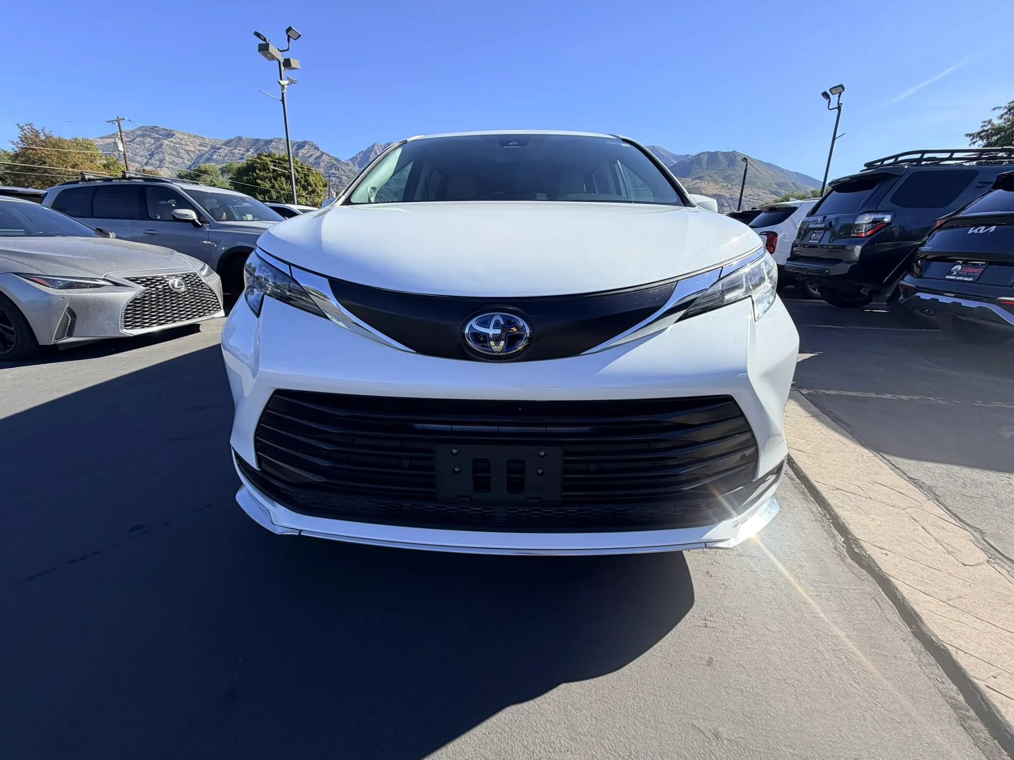 Used 2024 Toyota Sienna XLE w/ XLE Plus Package AWD/4WD image 9