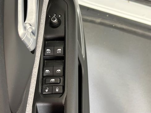 Used 2022 Jeep Compass Latitude image 17