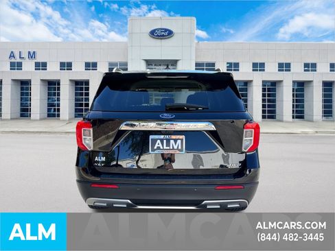 Used 2023 Ford Explorer XLT w/ Equipment Group 202A image 7