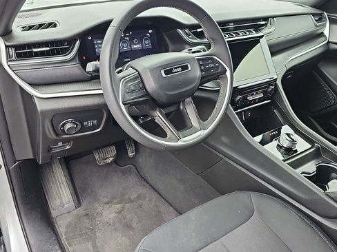 Used 2024 Jeep Grand Cherokee L Laredo w/ Trailer Tow Package image 18