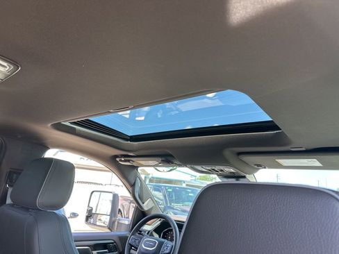 Used 2024 GMC Sierra 2500 Denali w/ Denali Reserve Package AWD/4WD image 16