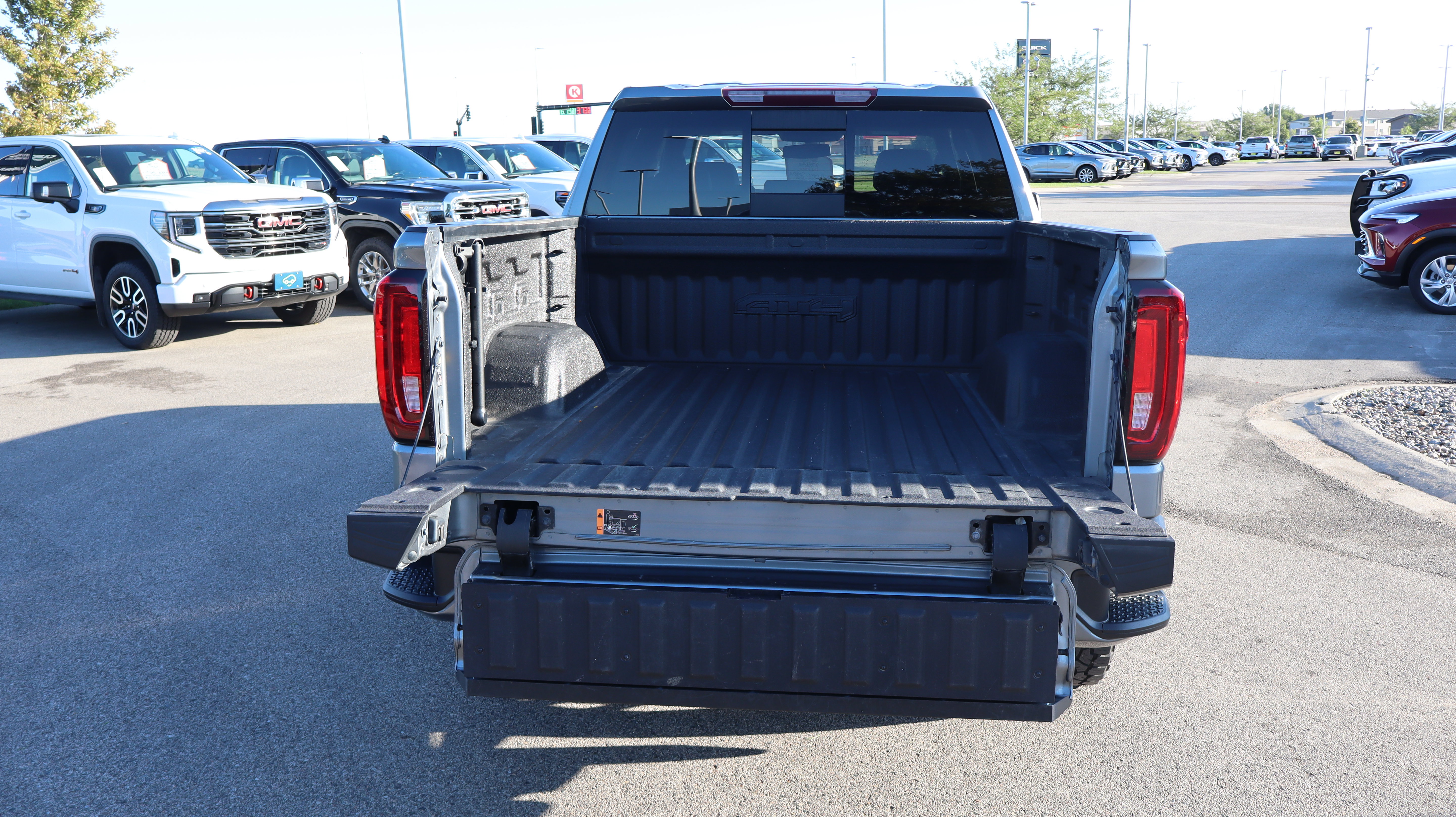 Used 2021 GMC Sierra 1500 AT4 w/ AT4 Preferred Package AWD/4WD image 15