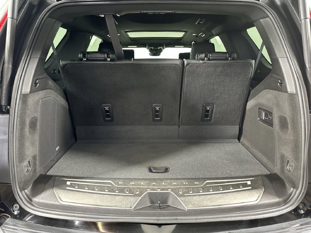Used 2023 Cadillac Escalade Premium Luxury AWD/4WD image 30