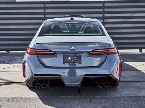 Used 2026 BMW M5 w/ Executive Package image 22