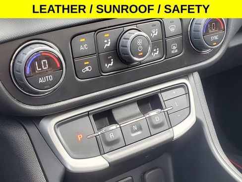 Used 2023 GMC Terrain SLT AWD/4WD image 22