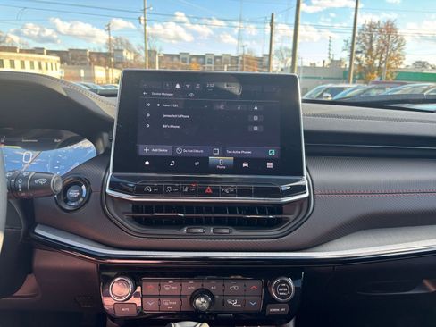 Used 2025 Jeep Compass Trailhawk image 18