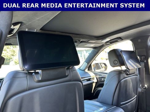 Used 2023 Cadillac Escalade Premium Luxury Platinum image 3