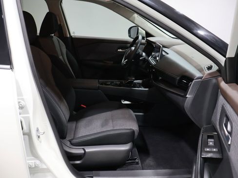 Used 2021 Nissan Rogue SV image 23