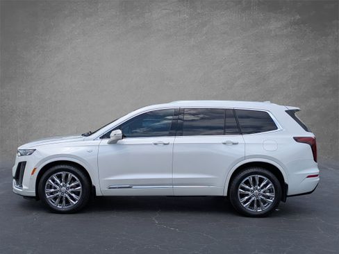 Used 2022 Cadillac XT6 Premium Luxury w/ Platinum Package AWD/4WD image 3