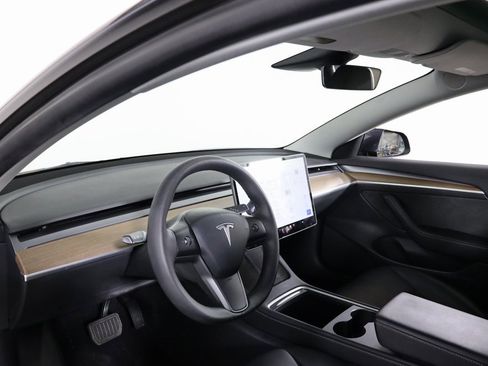 Used 2023 Tesla Model 3 Standard Range image 32