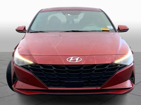 Used 2023 Hyundai Elantra SEL w/ Convenience Package image 3