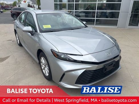Used 2025 Toyota Camry LE AWD/4WD image 1