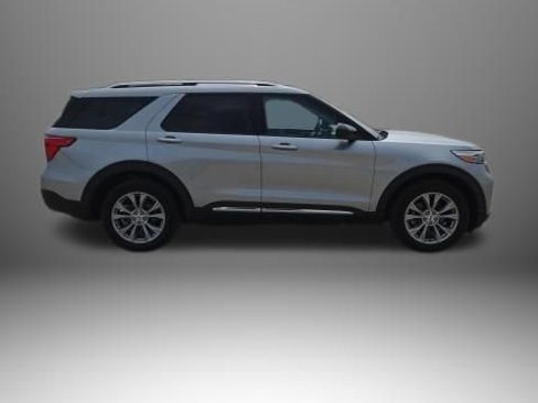 Used 2024 Ford Explorer Limited AWD/4WD image 3