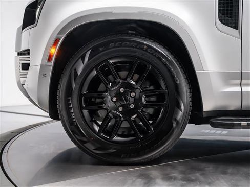 Used 2022 Land Rover Defender 110 S image 10