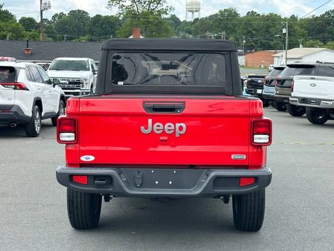 Used 2023 Jeep Gladiator Overland AWD/4WD image 9