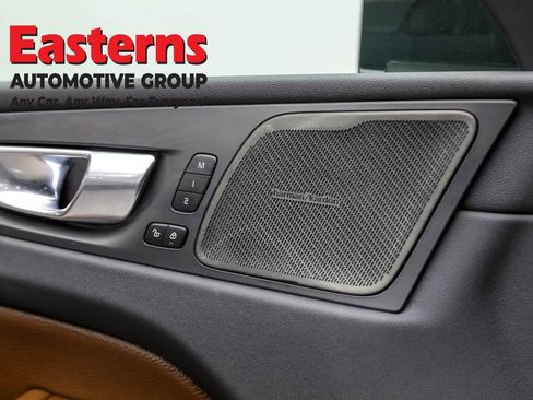 Used 2019 Volvo XC60 T5 Momentum w/ Multimedia Package image 29