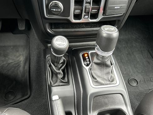 Used 2021 Jeep Wrangler Unlimited Sahara image 17