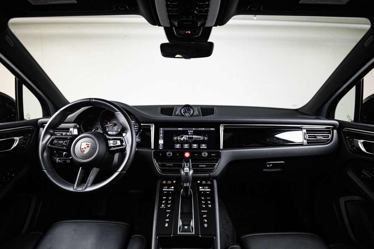 Certified 2024 Porsche Macan AWD/4WD image 25
