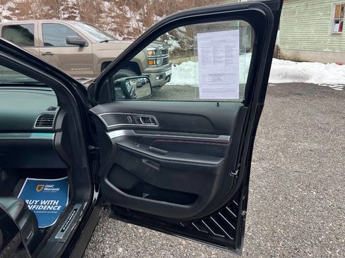 Used 2017 Ford Explorer Sport w/ Equipment Group 401A image 8