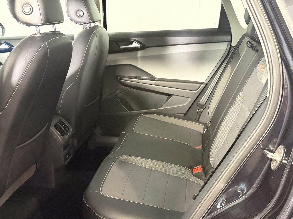 Used 2023 Volkswagen Taos SE w/ Panoramic Sunroof Package FWD image 17