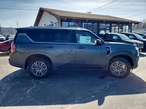New 2025 Nissan Armada SL w/ Captain's Chari Seat Package image 9