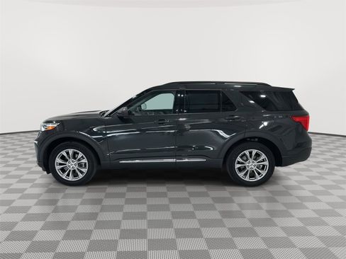 Used 2023 Ford Explorer XLT w/ Equipment Group 202A AWD/4WD image 2