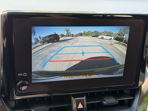Used 2025 Toyota Corolla LE FWD image 18