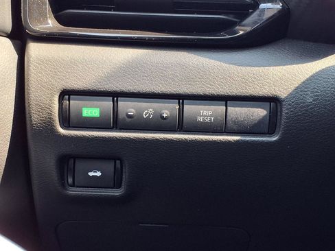 Used 2025 Nissan Sentra SR FWD image 24