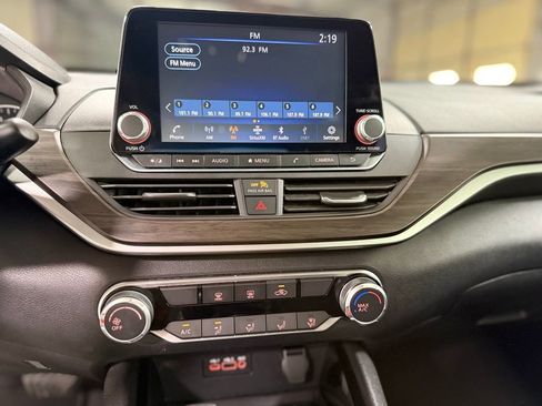 Used 2024 Nissan Altima 2.5 SV image 16