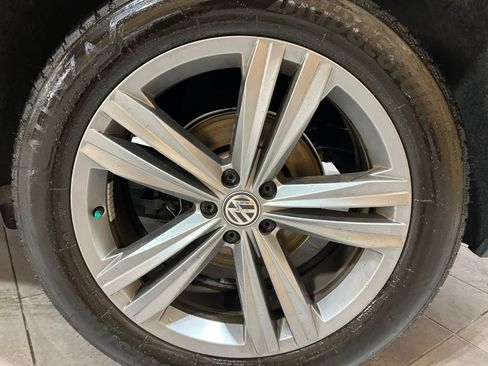 Used 2019 Volkswagen Atlas SEL R-Line FWD image 12