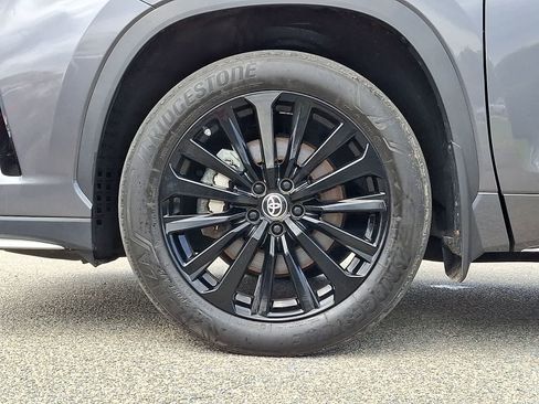 Used 2023 Toyota Highlander XSE AWD/4WD image 9