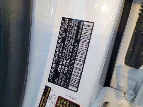 Used 2025 Mercedes-Benz C 300 Sedan image 13