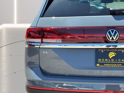 Used 2025 Volkswagen Atlas SE image 30