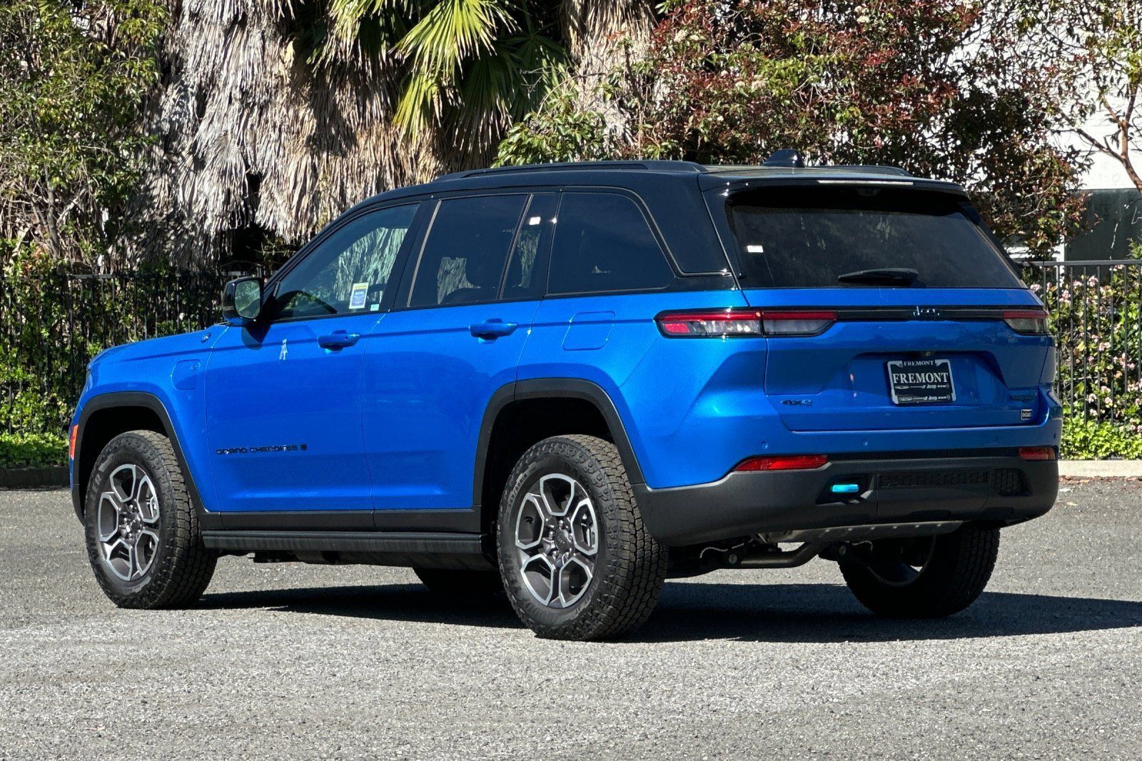 New 2023 Jeep Grand Cherokee Trailhawk w/ Advanced Protech Group II AWD/4WD image 5