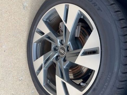 Used 2022 Audi e-tron Premium Plus w/ Premium Plus Package image 10